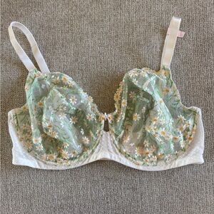 Victoria's Secret Fabulous Full Cup Lace Bra